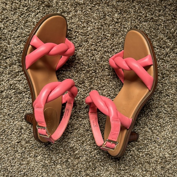 Vionic Angelica kitten heel sandal NWOB never worn 7 - Picture 3 of 3